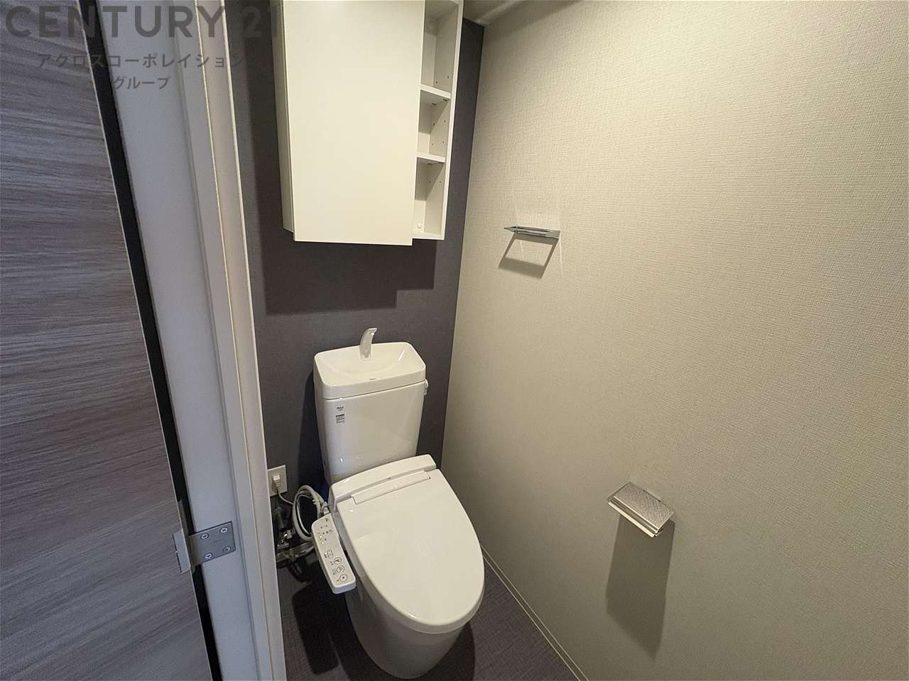 トイレ　温水洗浄便座付きのトイレです♪