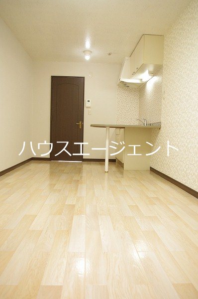 その他共有部分　9帖の洋室です☆※参考画像