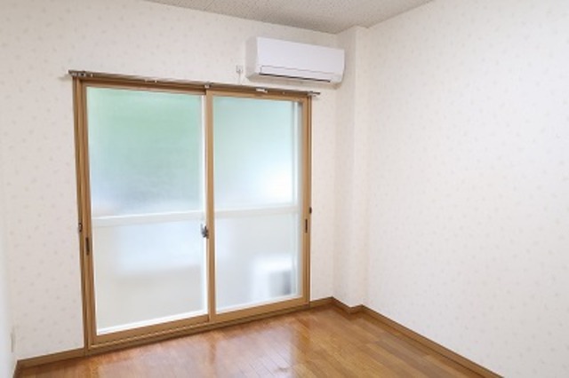 グレース矢沢A棟の居間写真