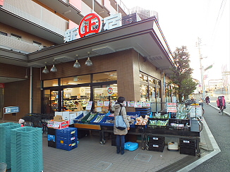 スーパー　丸正チェーン武蔵野台駅前店（スーパー）まで570m
