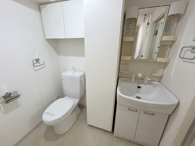 トイレ　落ち着いた色調のトイレです♪