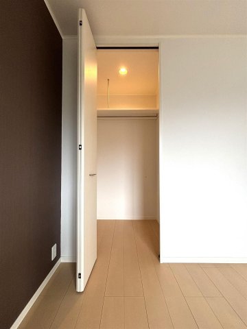 収納　ウォークインクローゼットなので収納豊富です☆