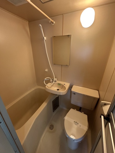 ＪＲ南武線 稲城長沼駅 徒歩12分 2階建 築39年のトイレ写真