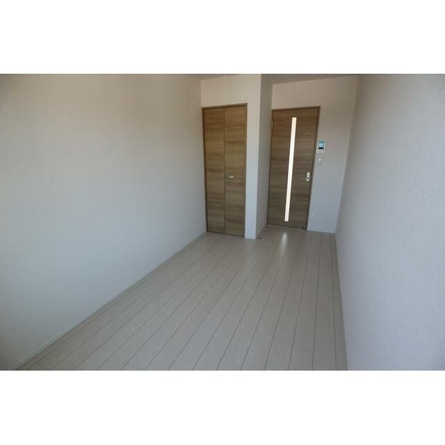フラットフィールド市川の居間写真