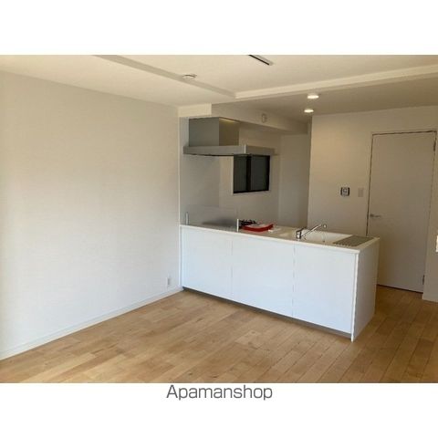 FLAT474ビルの居間写真
