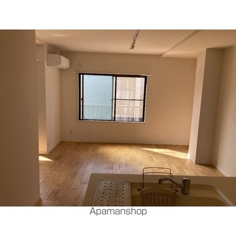 FLAT474ビルの居間写真