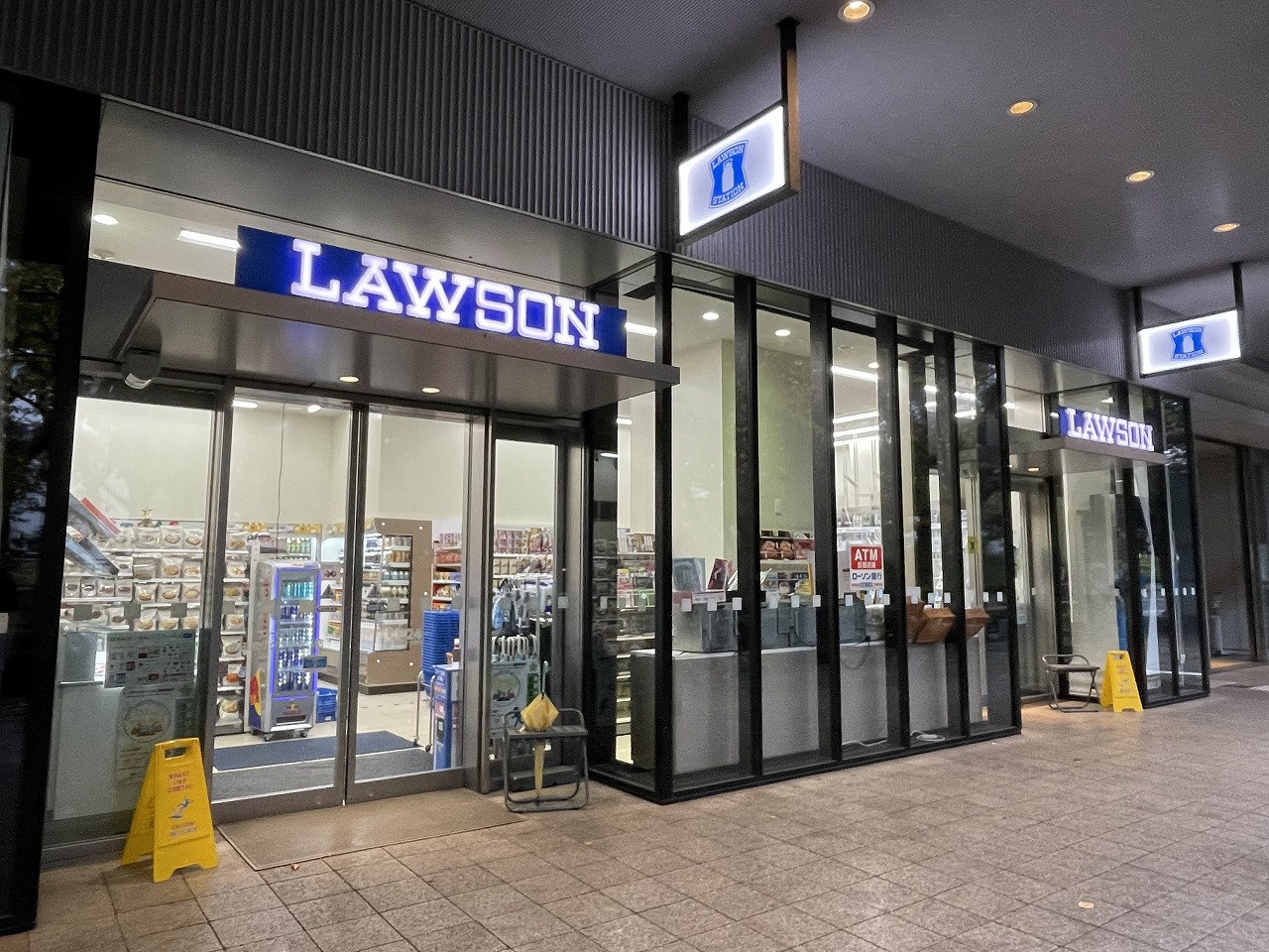 コンビニ　ローソン飯田橋サクラテラス店（コンビニ）まで284m