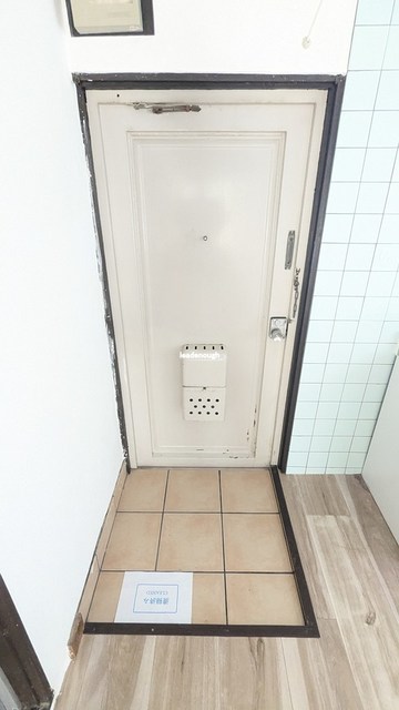 マンション八笑園の玄関写真
