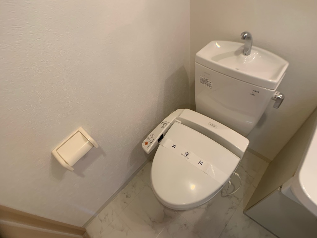 トイレ　温水洗浄便座付きのトイレです！