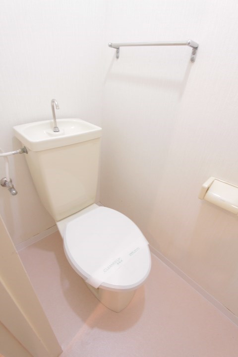ＪＲ総武線 船橋駅 徒歩12分 4階建 築37年のトイレ写真