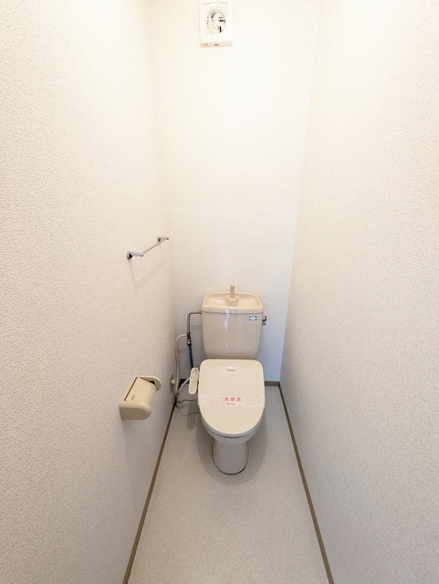 トイレ　★★トイレは嬉しい洗浄機能付き便座です♪★★