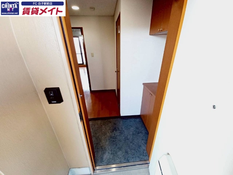 玄関　同物件別室反転写真