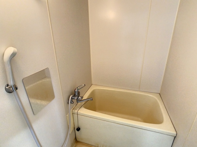 バス・シャワールーム　掲載写真は同型モデルを掲載しており実際のお部屋と仕様等が異な