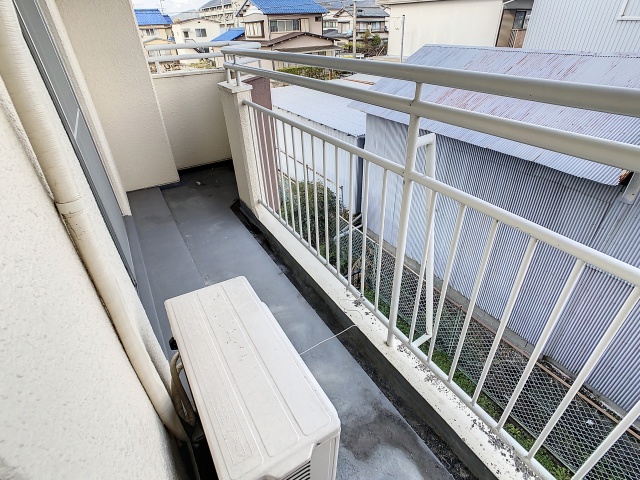 バルコニー　掲載写真は同型モデルを掲載しており実際のお部屋と仕様等が異な