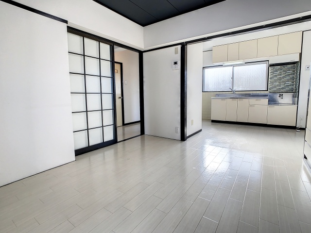 居室・リビング　掲載写真は同型モデルを掲載しており実際のお部屋と仕様等が異な