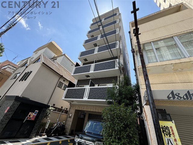 建物外観　オートロックで外部の人間が簡単に出入りできないため安心です。