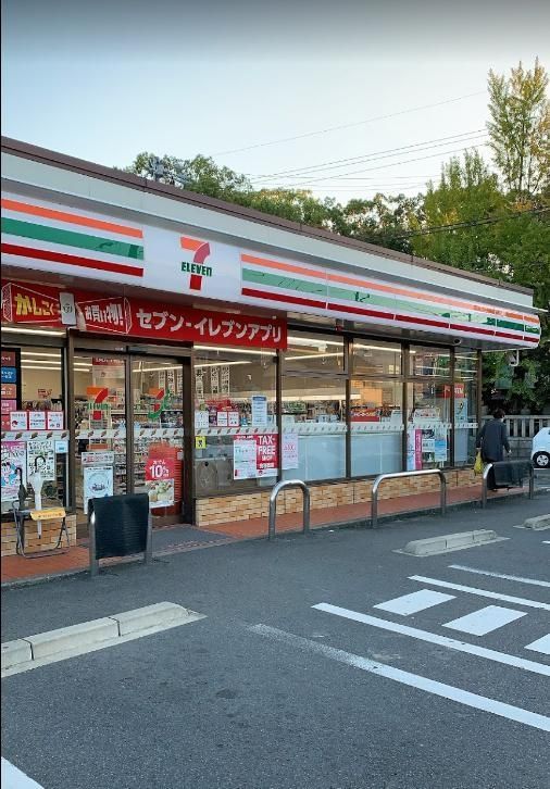 コンビニ　セブンイレブン名古屋権現通店（コンビニ）まで290m