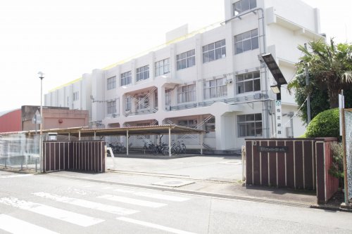 中学校　阿見町立朝日中学校（中学校）まで482m