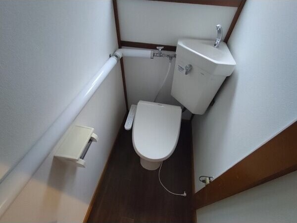ＪＲ函館本線 白石駅 徒歩22分 2階建 築53年のトイレ写真