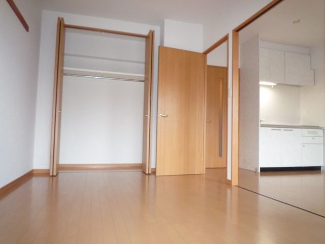 その他部屋・スペース　【洋室】ゆったり寝室です。