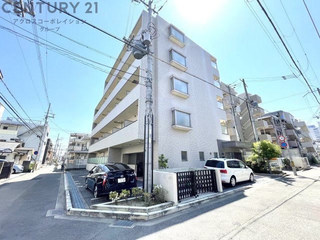 建物外観　オートロックで外部の人間が簡単に出入りできないため安心です。