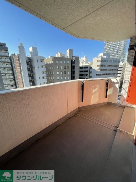 バルコニー　暖かな日差しのふりそそぐバルコニー
