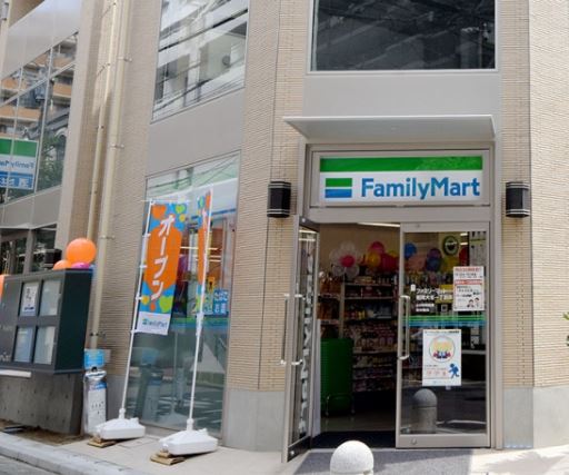 コンビニ　ファミリーマート 福岡大名1丁目店（コンビニ）まで122m