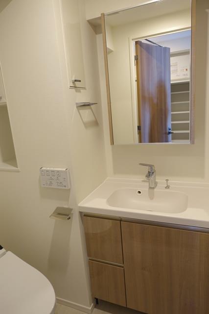 洗面設備　※写真は同タイプ住戸です。