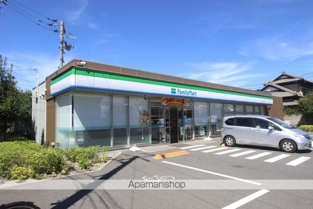 コンビニ　ファミリーマート（コンビニ）まで253m
