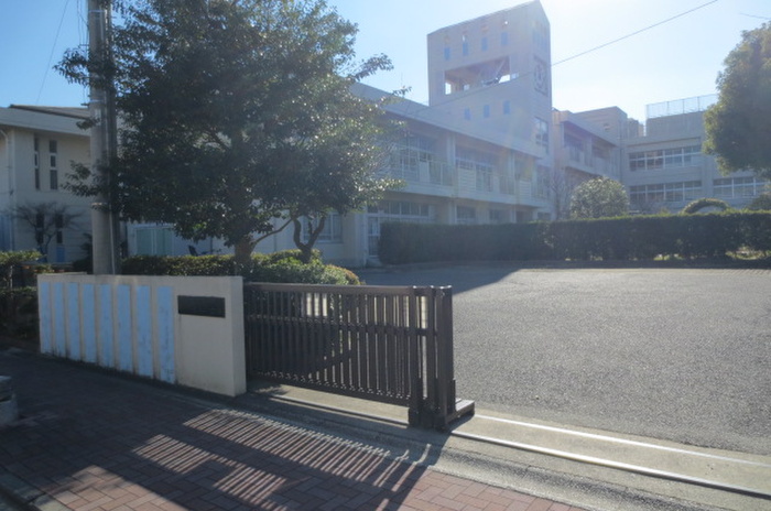 小学校　都筑小学校（小学校）まで357m