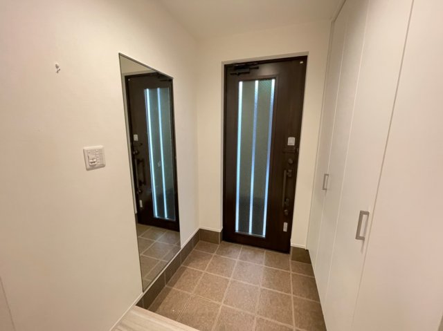 府中市緑町2丁目戸建の玄関写真