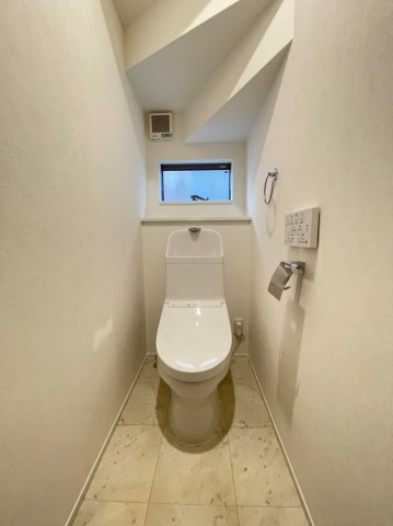 府中市緑町2丁目戸建のトイレ写真