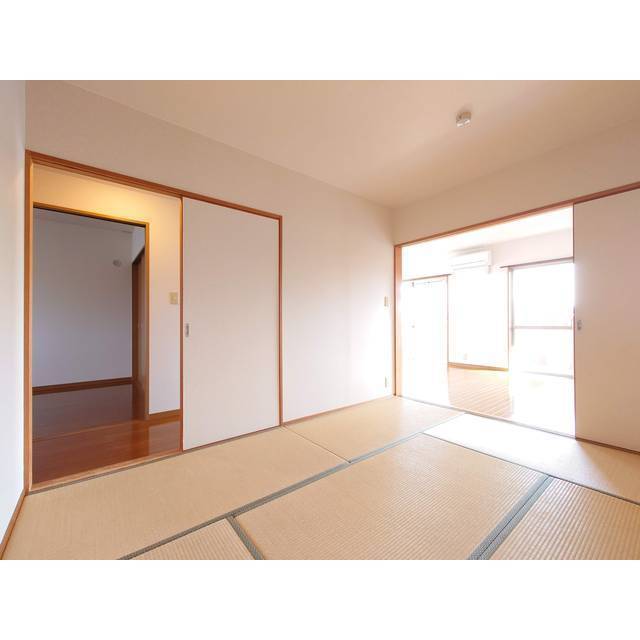 エクセレント高平の居間写真