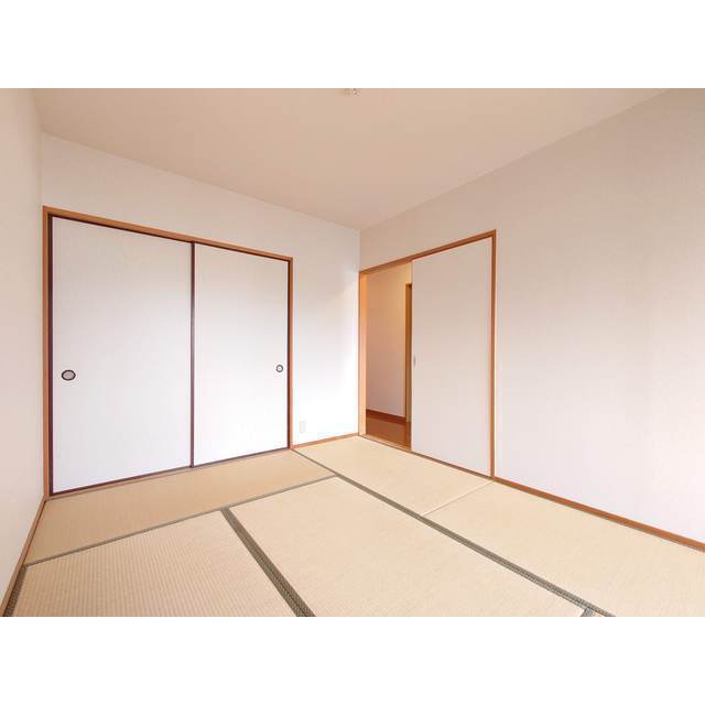 エクセレント高平の居間写真