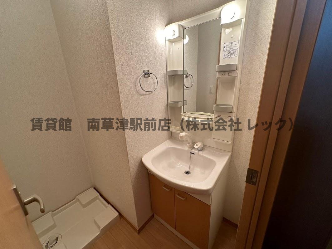 洗面設備　同建物内の別室写真となります。