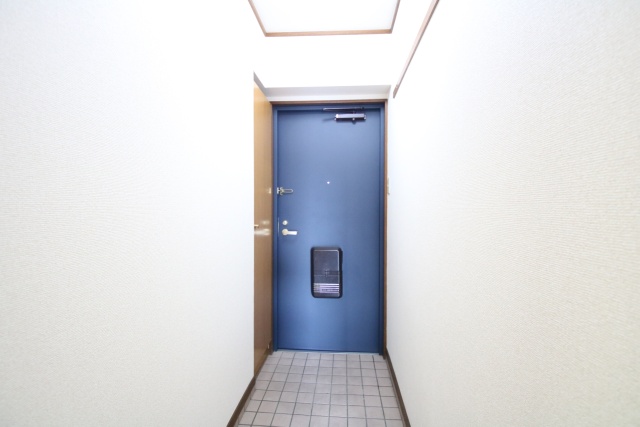 玄関　※別室の参考写真の為、現況優先です。