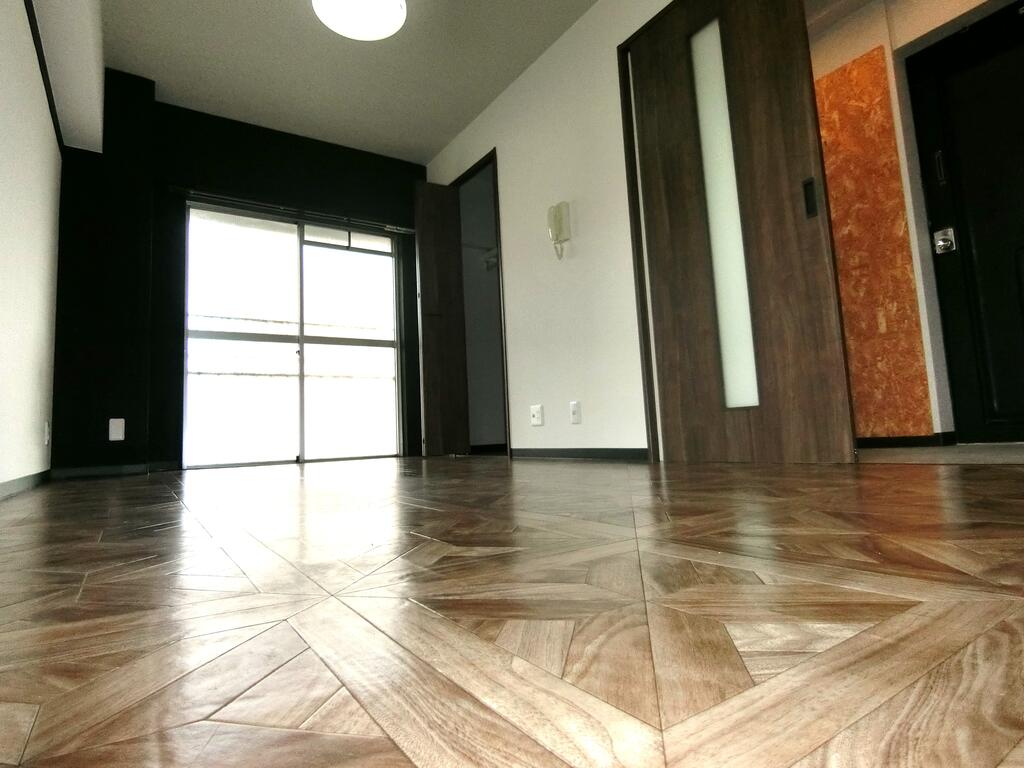 その他共有部分　大型クローゼット・エアコン・照明を完備の明るいお部屋☆