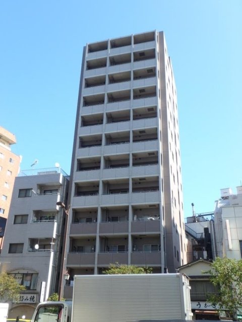 建物外観　★外壁タイル張り、重厚感のある外観★