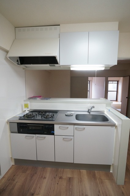 キッチン　参考写真（同建物別部屋のものです）