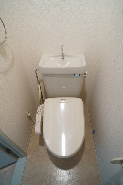 トイレ　参考写真（同建物別部屋のものです）
