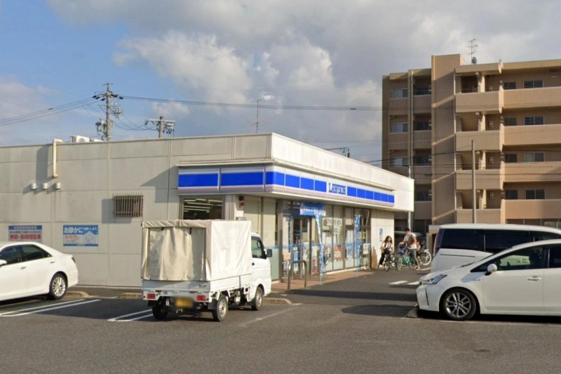 コンビニ　ローソン 西区城西町店（コンビニ）まで324m