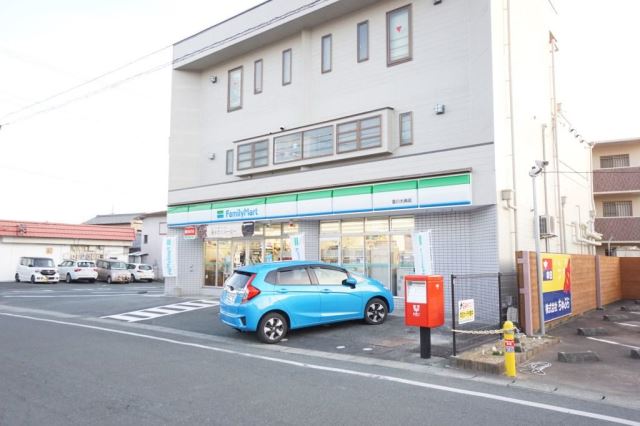 コンビニ　ファミリーマート（コンビニ）まで770m
