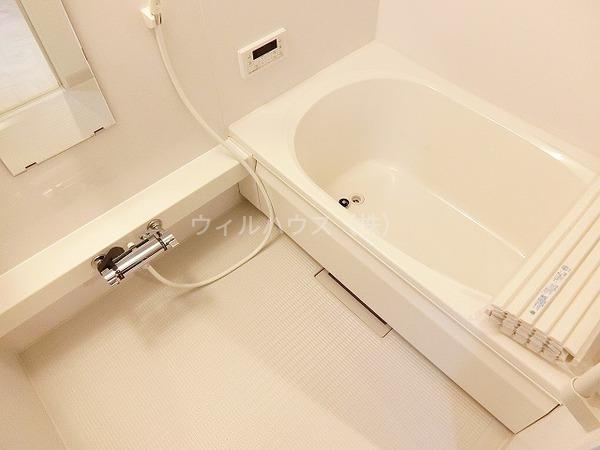 バス・シャワールーム　浴室乾燥機、追焚機能付の広々バスルーム！