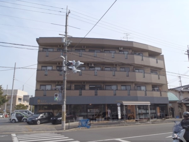 長岡京市今里のマンションの建物外観
