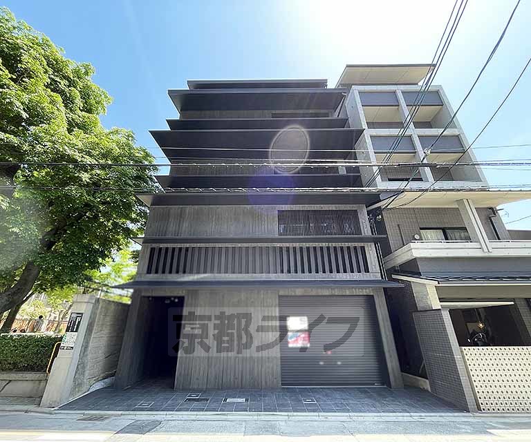 京都市中京区六丁目のマンションの建物外観