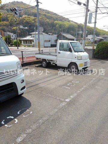 【サニーハイム江尻の駐車場】