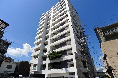 【北九州市八幡東区中央のマンションの建物外観】