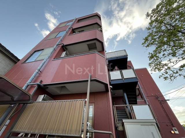 【稲城市押立のマンションの建物外観】