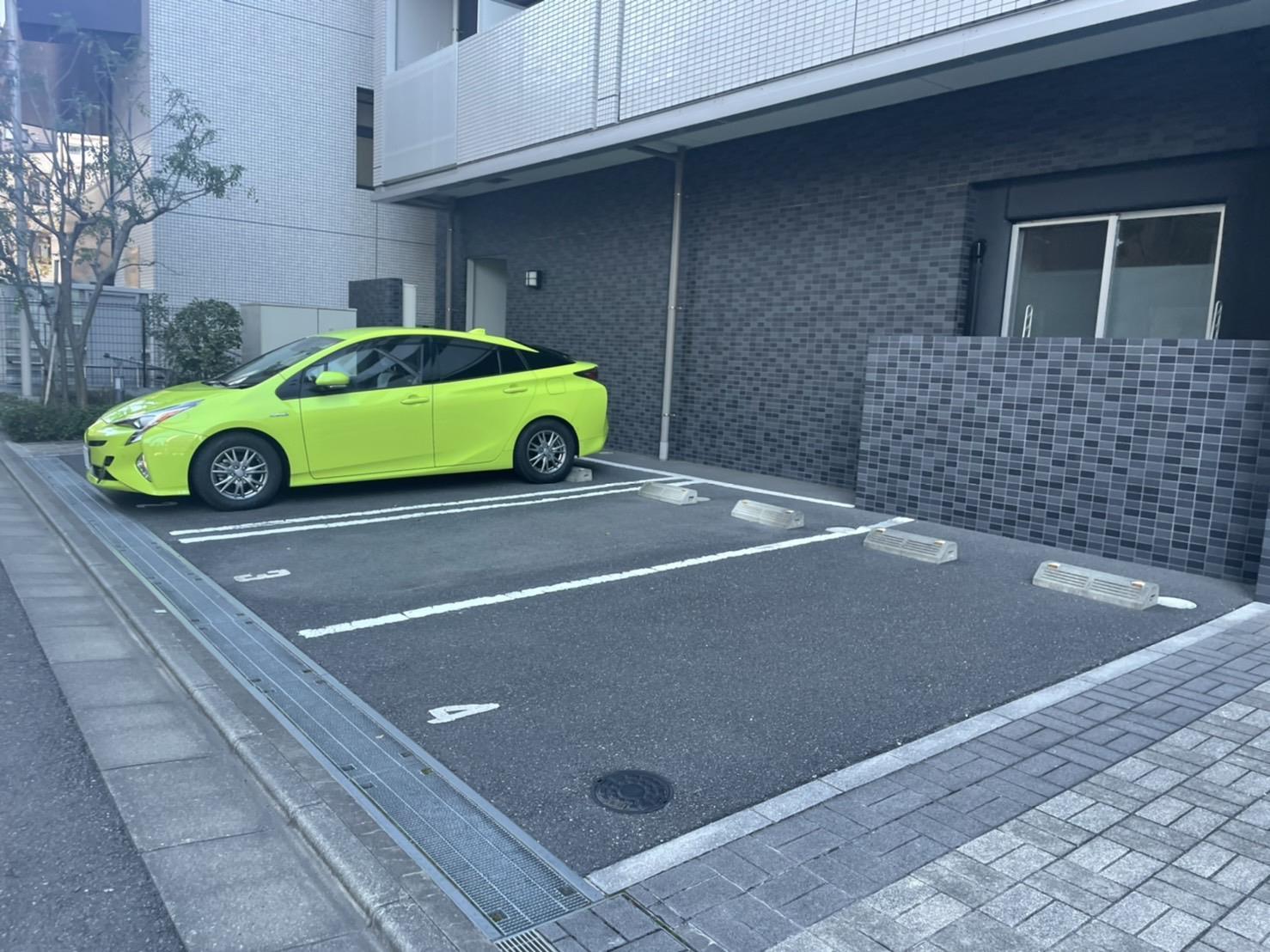 【さいたま市浦和区岸町のマンションの駐車場】