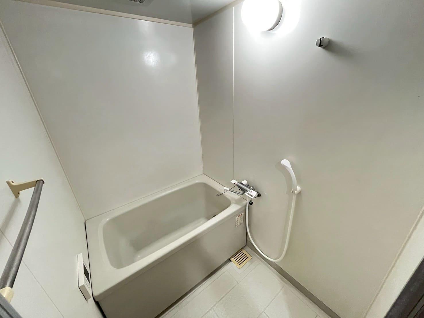 バス・シャワールーム　バスルーム　追いだき機能もあり